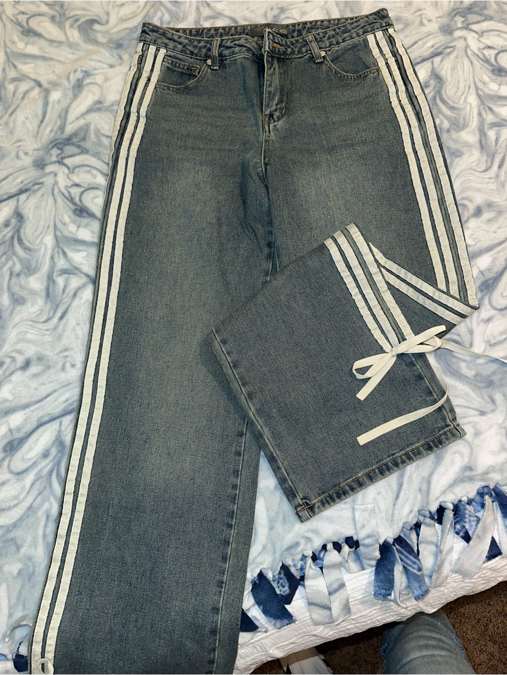 Women’s Light Blue Cali 1850 Denim Jeans with White Side Stripes and bows